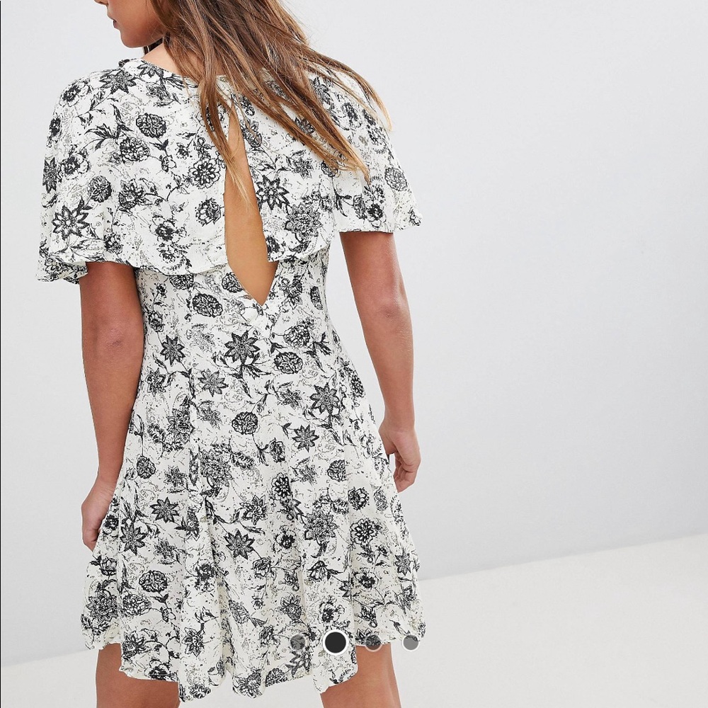 En Creme V-Neck Dress with Front Beading - Picture 5 of 6